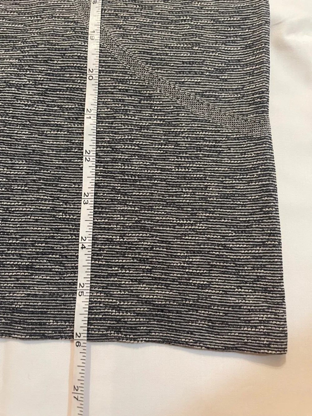 Lululemon Swiftly Tech Racerback ~size 8~ - Picture 8 of 10